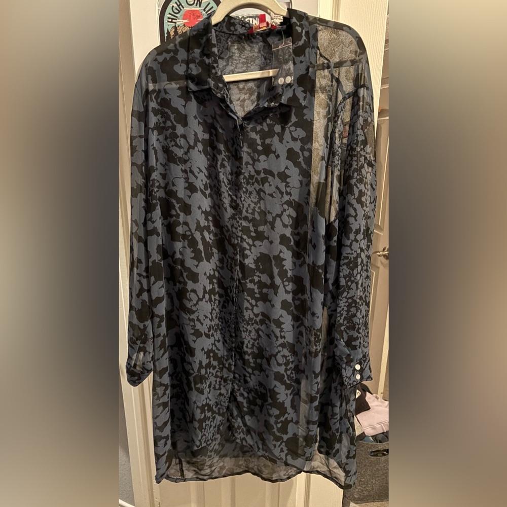 185- NWT sheer long sleeve tunic size 32